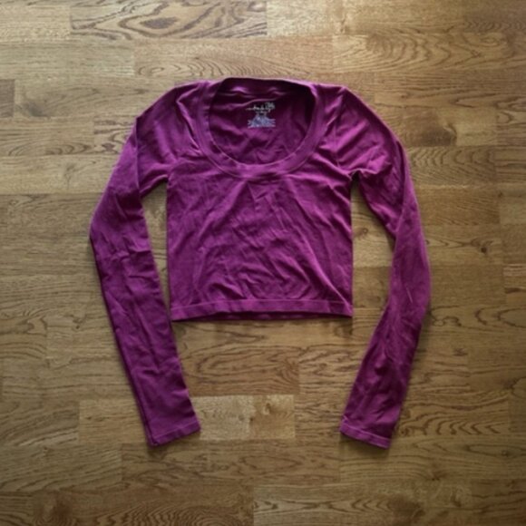Free People Intimately Tee Scoop Crop Top Long Sleeve Seamless  XS/S Berry Wine - Picture 1 of 4
